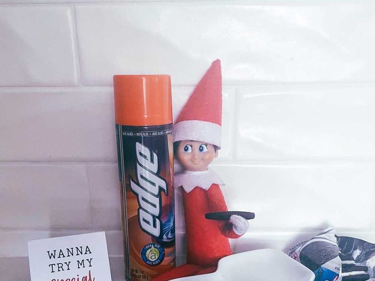 Elf on the shelf making shaving cream Oreos with fake filled cookies displayed.